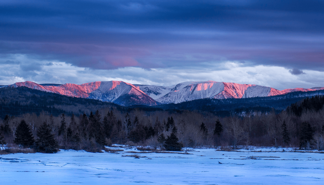Mont Logan l'hiver au soleil couchant